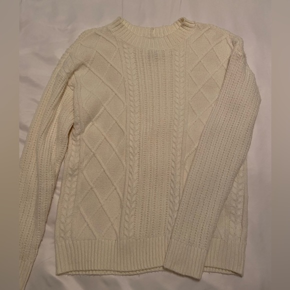 St. John's Bay Sweaters - St. John’s Bay cream knit sweater
